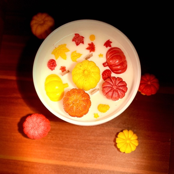 Pumpkin spice candle - Picture 3 of 7